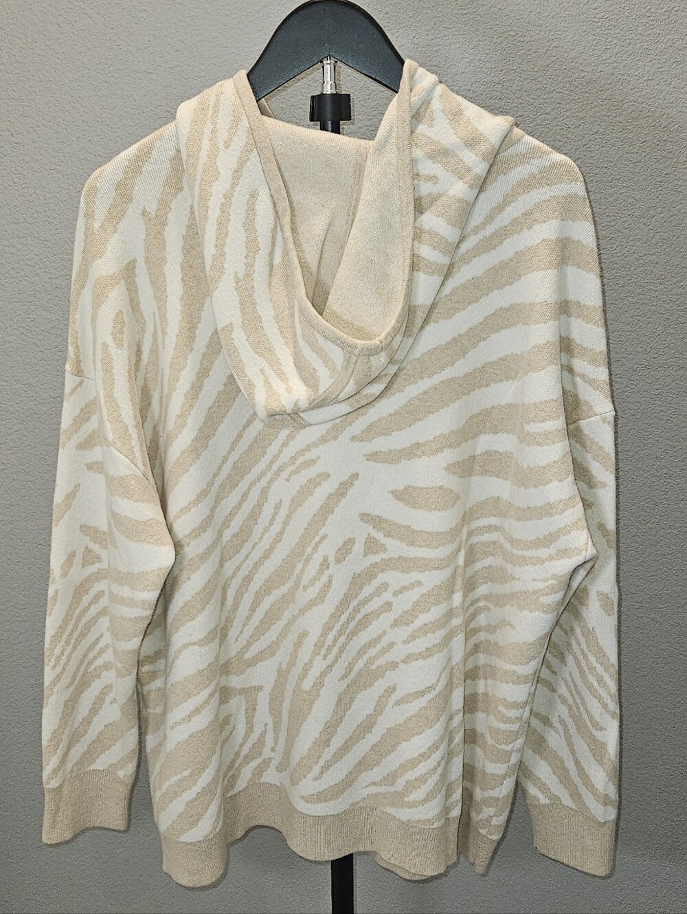 Chico's Zenergy Women's Size 3 (XL) Cream Zebra-Stripe Knit Hoodie Sweater NWOT - Picture 5 of 10